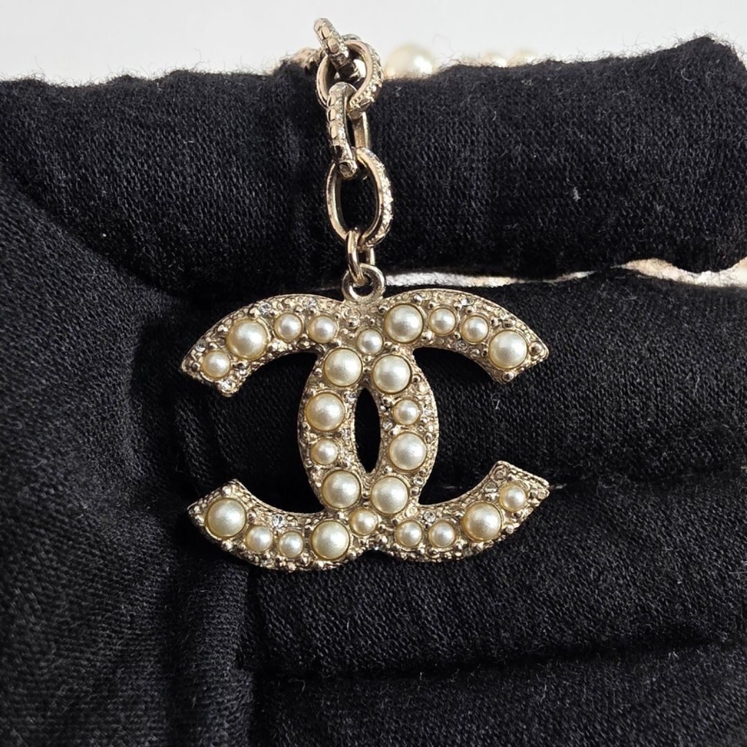 Chanel CC Pearl White Necklace