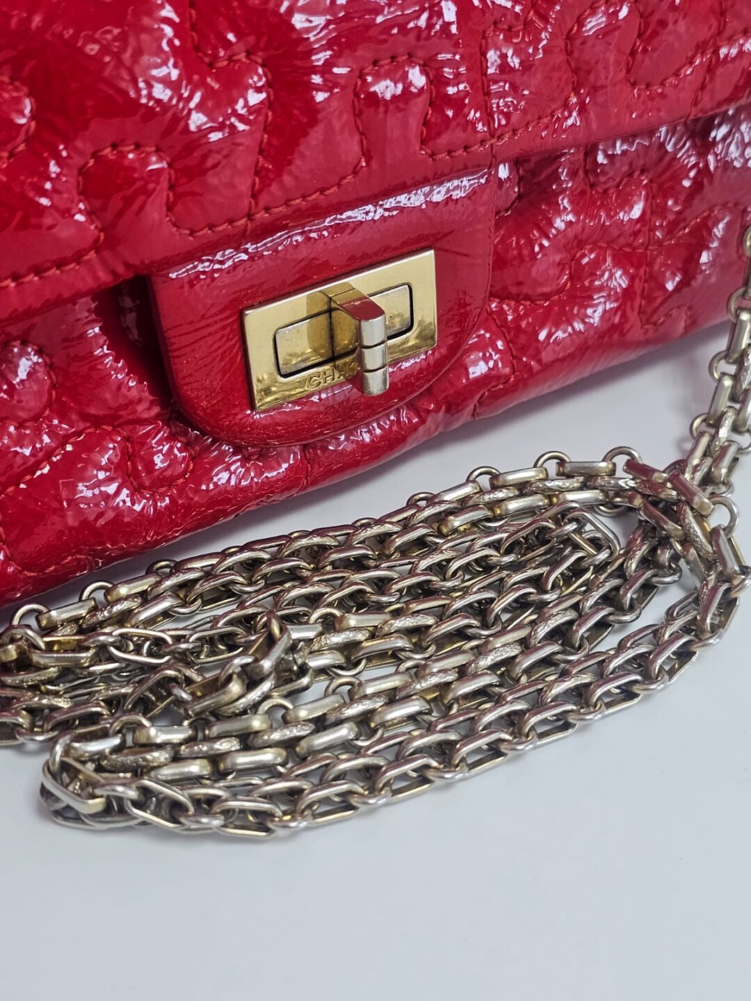 Chanel - Authenticated 2.55 Long Handbag - Patent Leather Red Plain for Women, Very Good Condition